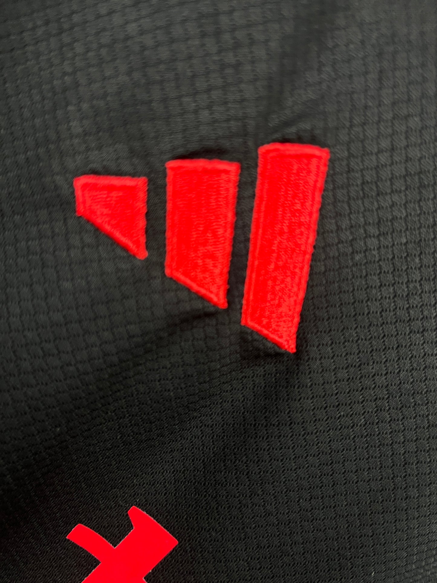 MANCHESTER UNITED TEZOS BLACK TRAINING KIT