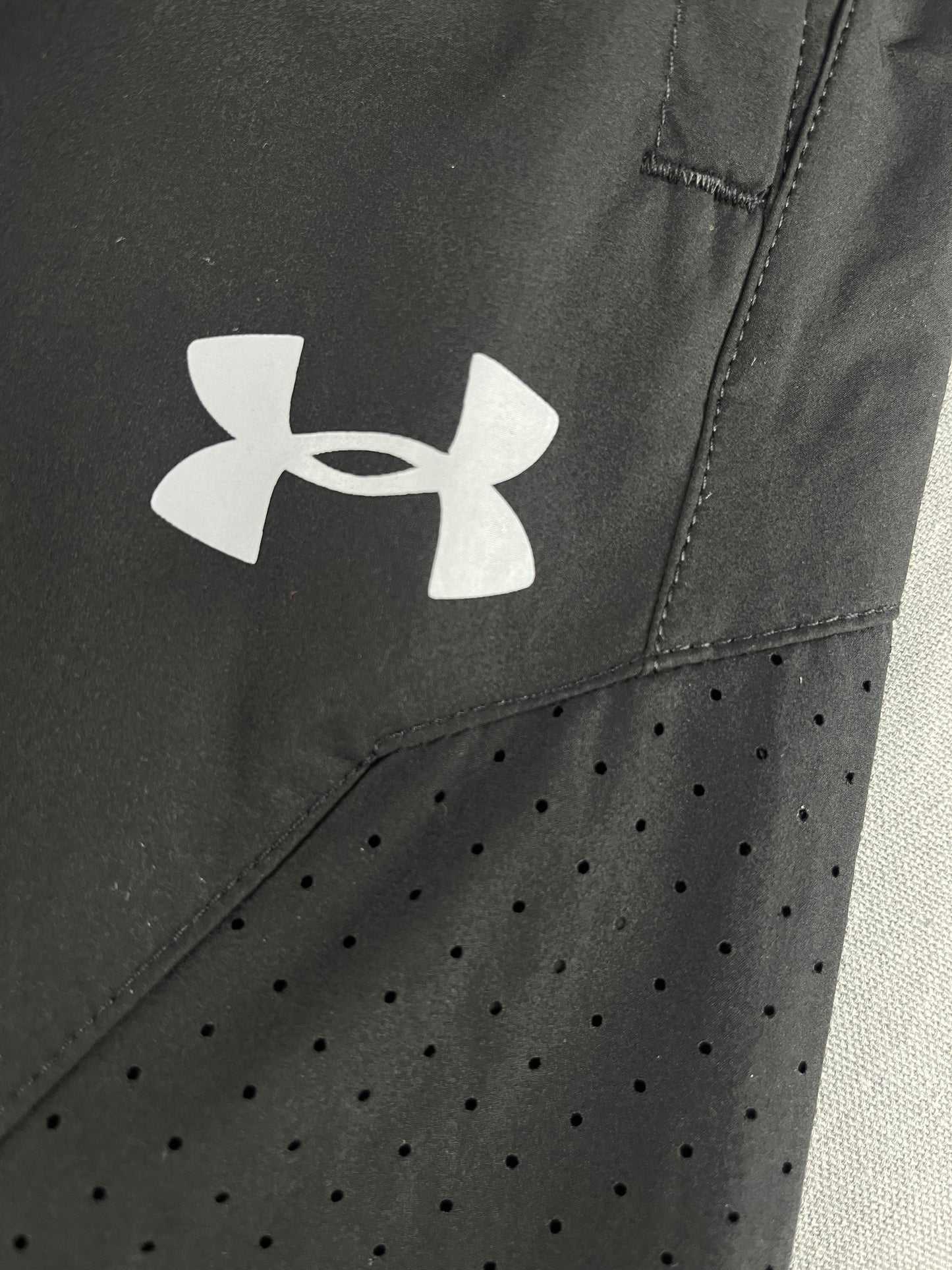 UNDER ARMOUR Black Shorts