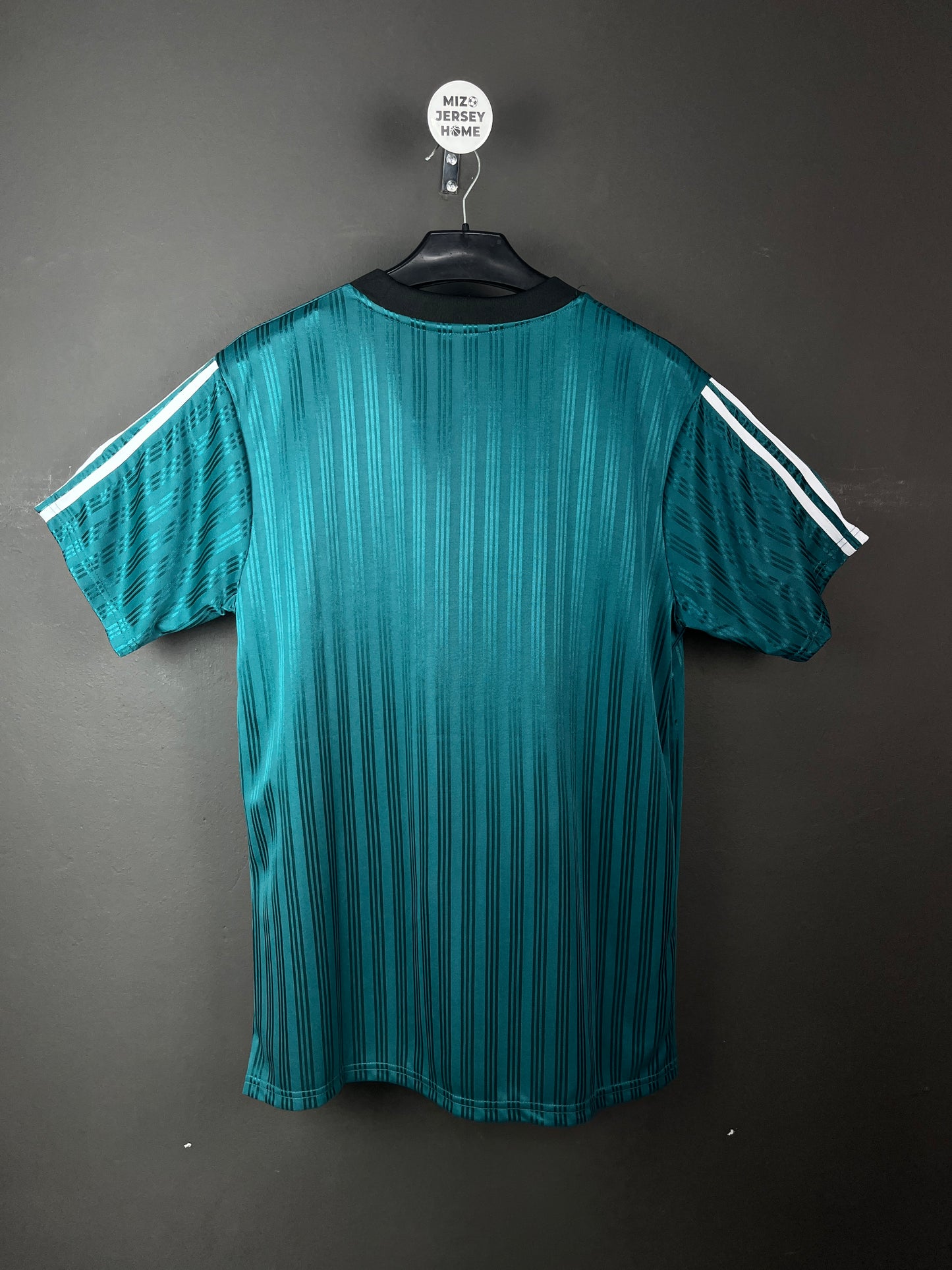 Liverpool 1995-1996 Away Retro Jersey