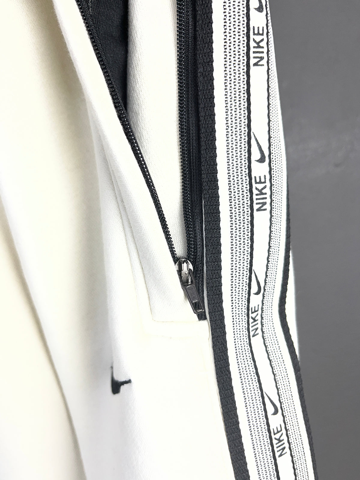 Nike Repeat Side Tape White Inner Fleece Pants