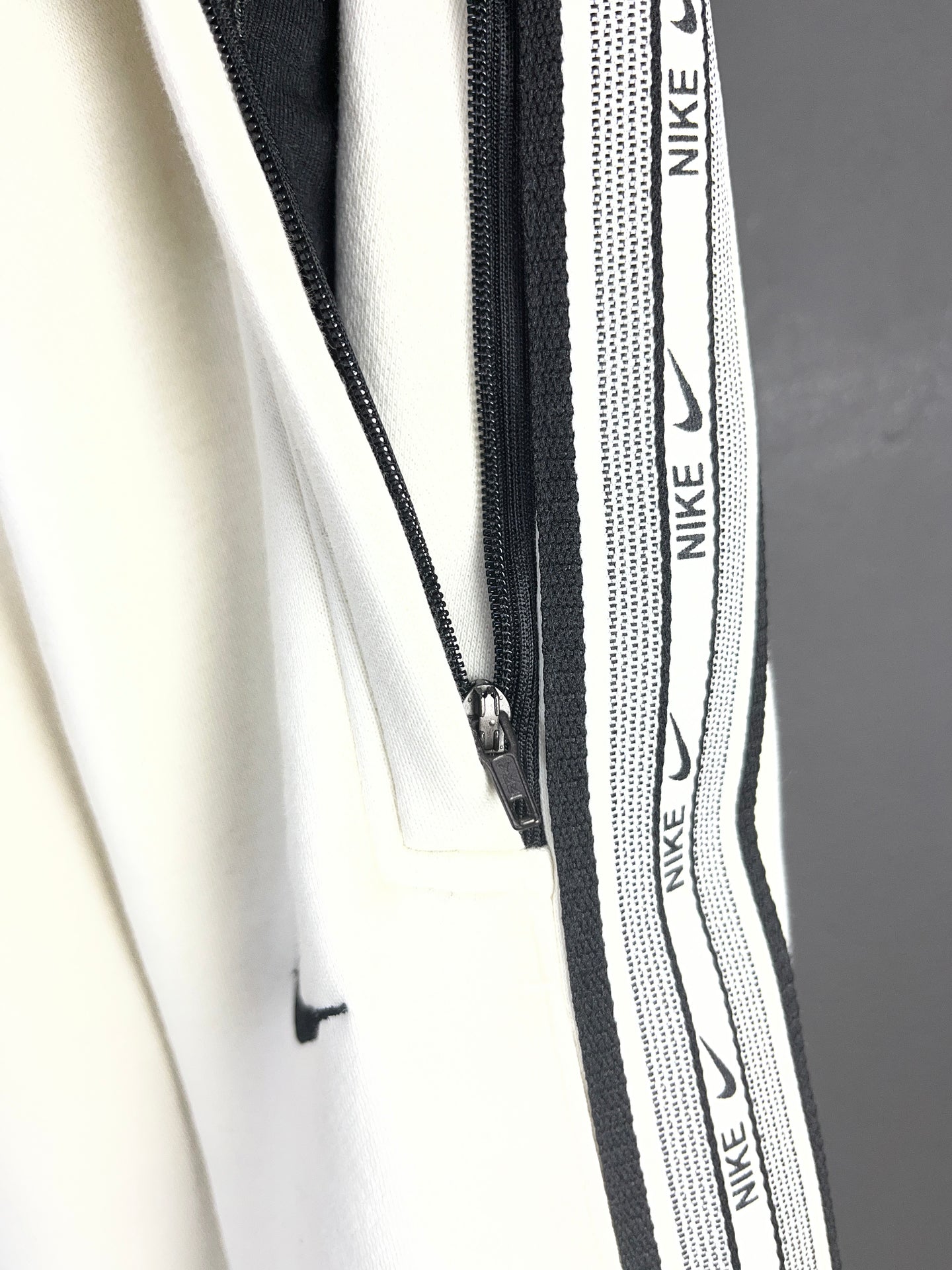 Nike Repeat Side Tape White Inner Fleece Pants