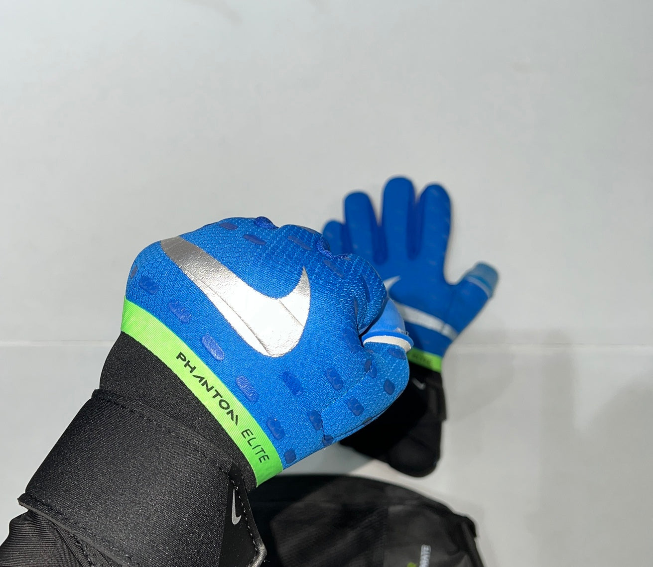 NIKE Blue Phantom Elite Goalkeeper Gloves