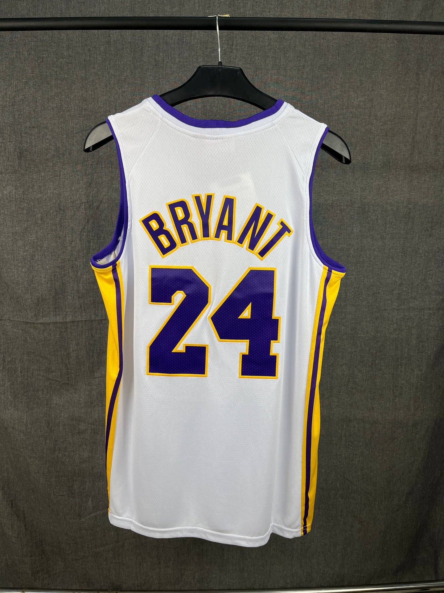 Bryant 24 White Lakers NBA Jersey