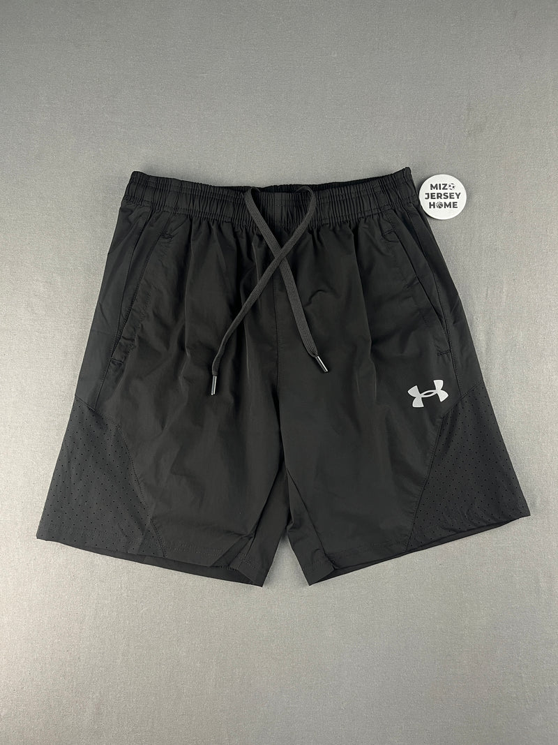 UNDER ARMOUR Black Shorts