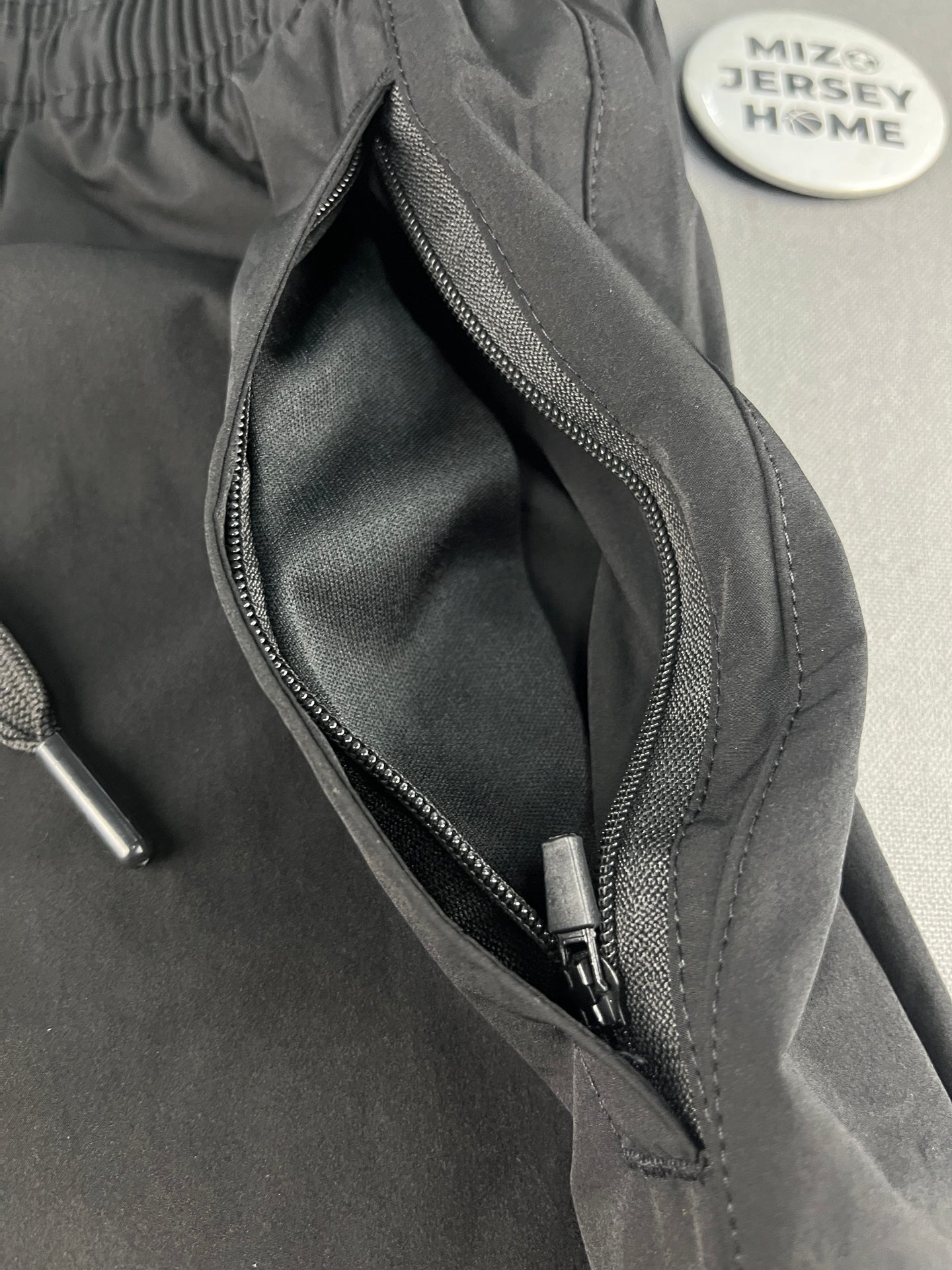 UNDER ARMOUR Black Shorts