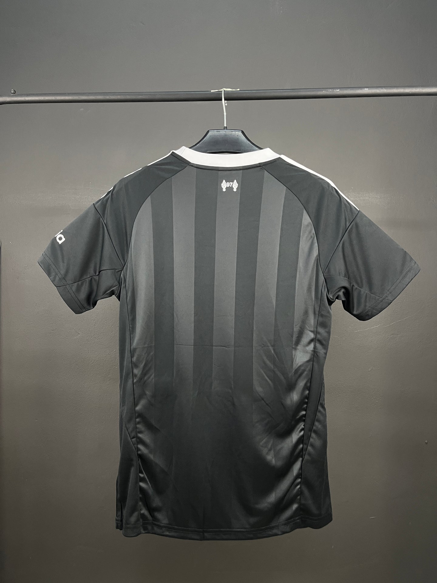 Liverpool Goalkeeper 25/26 Jersey Fan Version