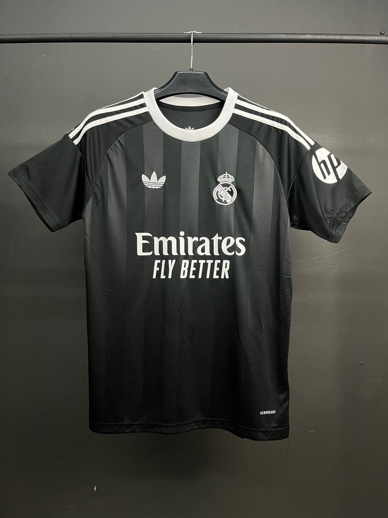 Real Madrid Goalkeeper 25/26 Jersey Fan Version