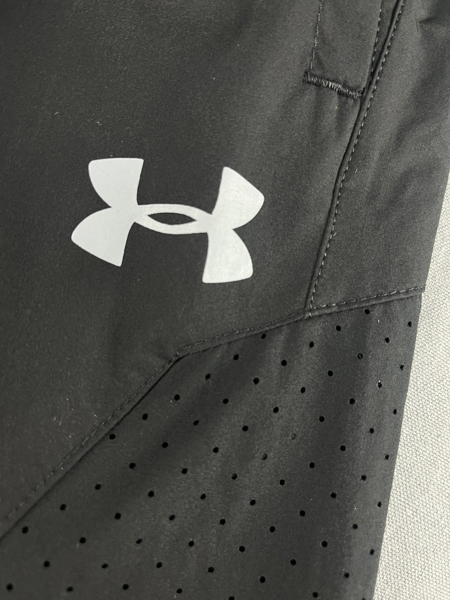 UNDER ARMOUR Black Shorts
