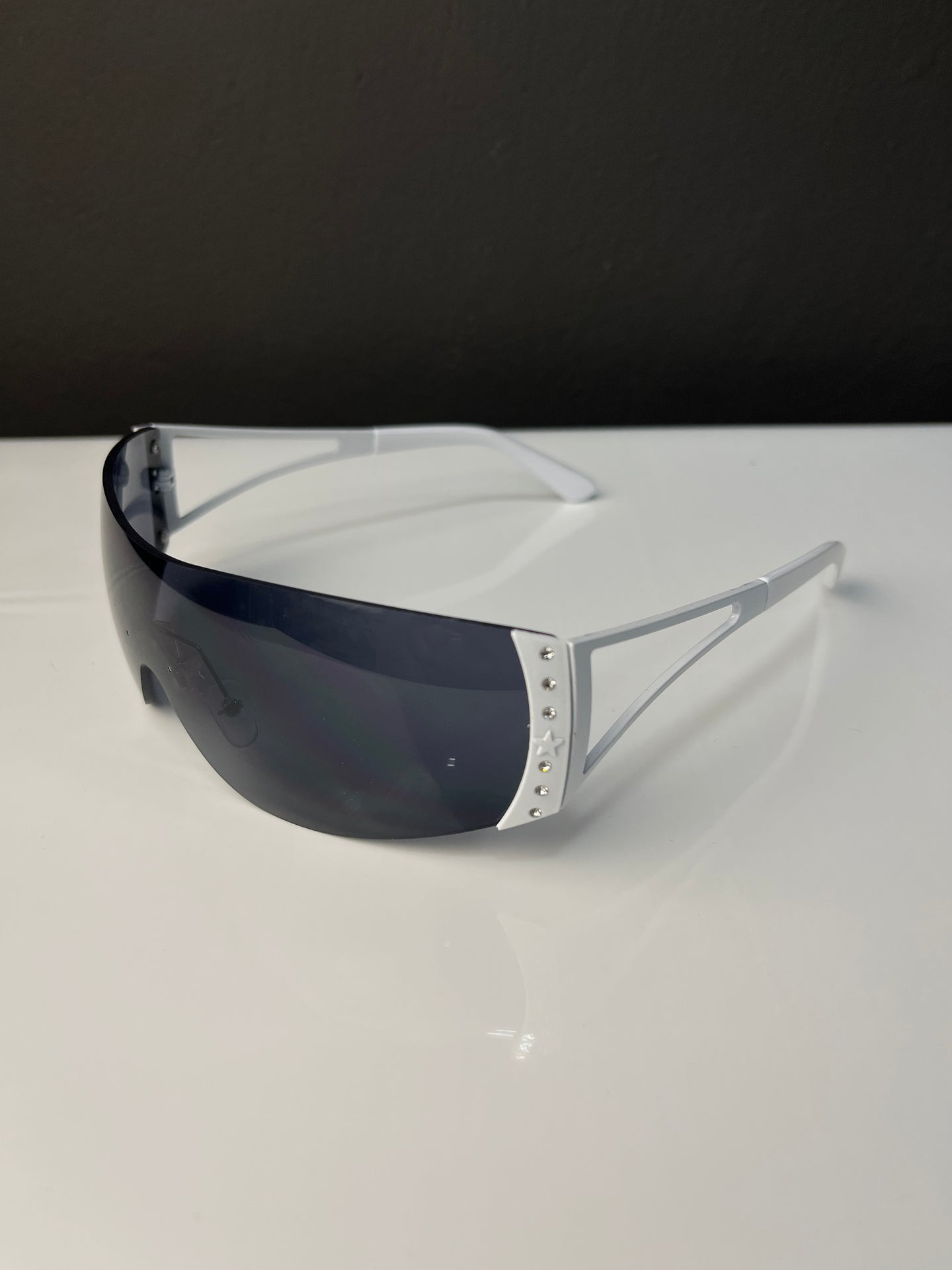 Sleek Wraparound Sunglasses