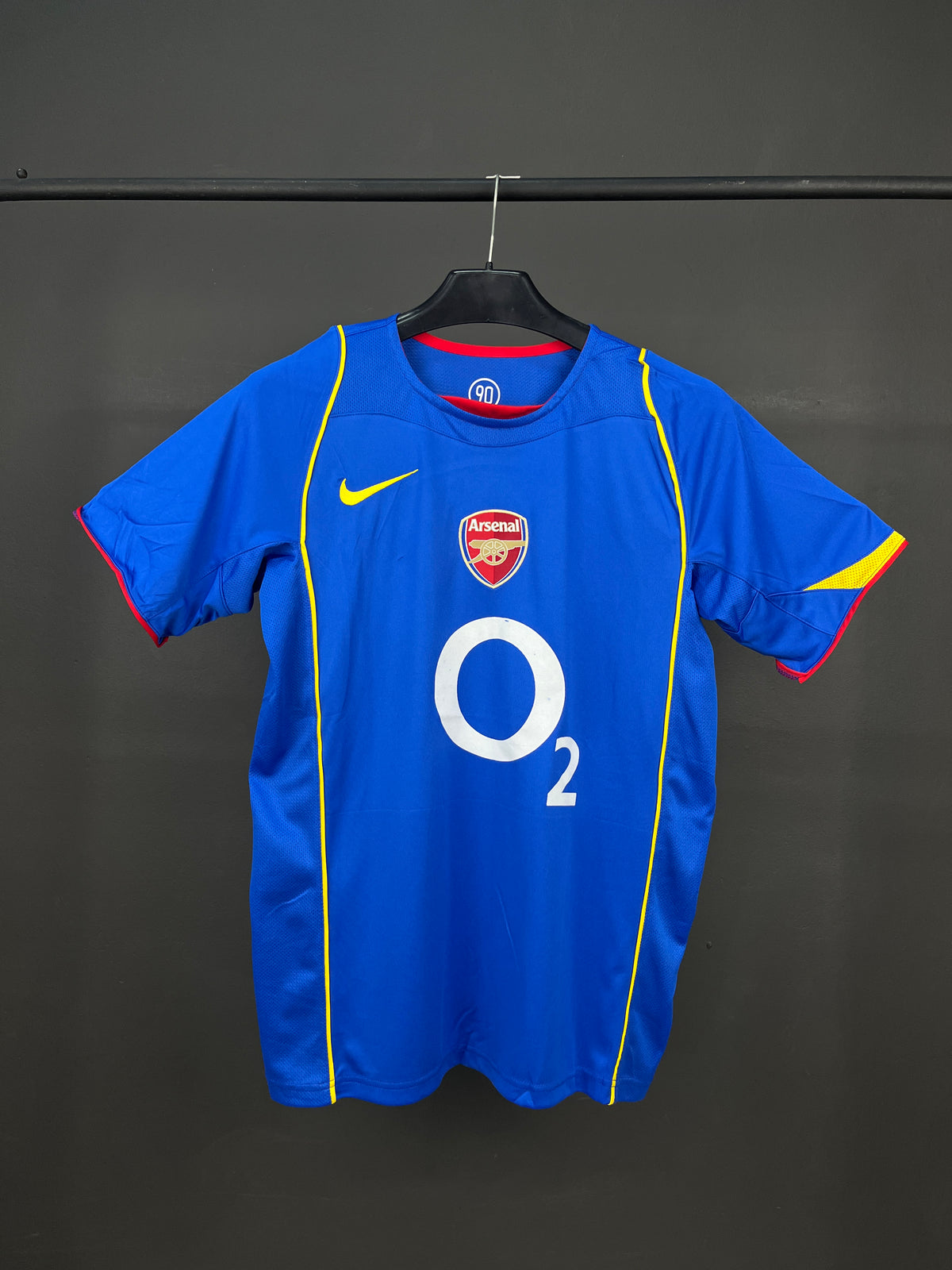 O2 Pullover Arsenal Arsenal O2 2004-05 Away Retro Jersey – Retro Football Shirt – Mizo ...