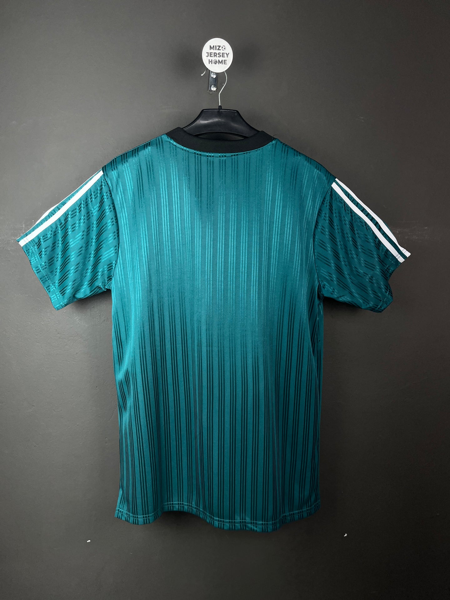 Liverpool 1995-1996 Away Retro Jersey