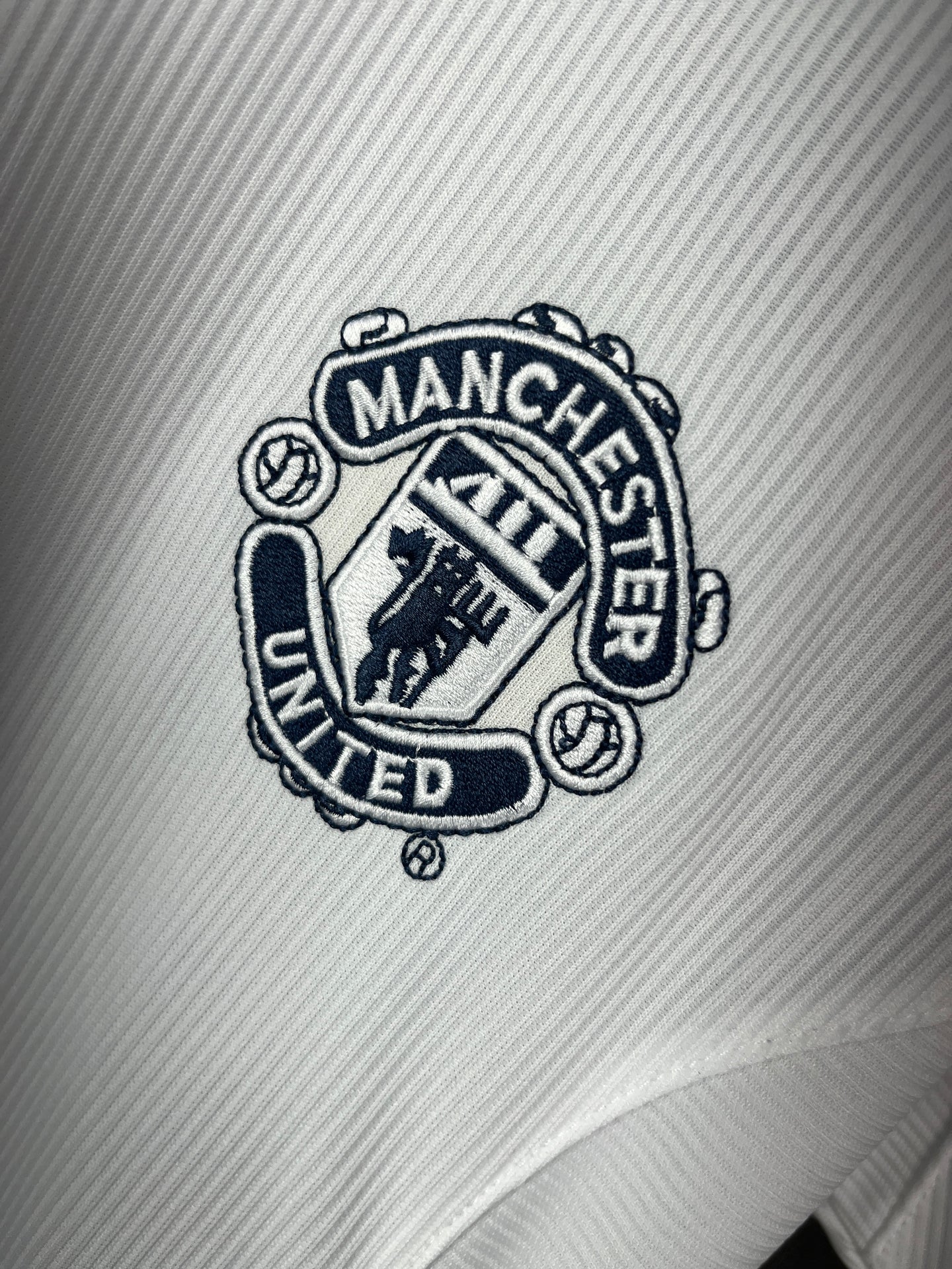 Manchester United Away 2000-2001 Retro Jersey