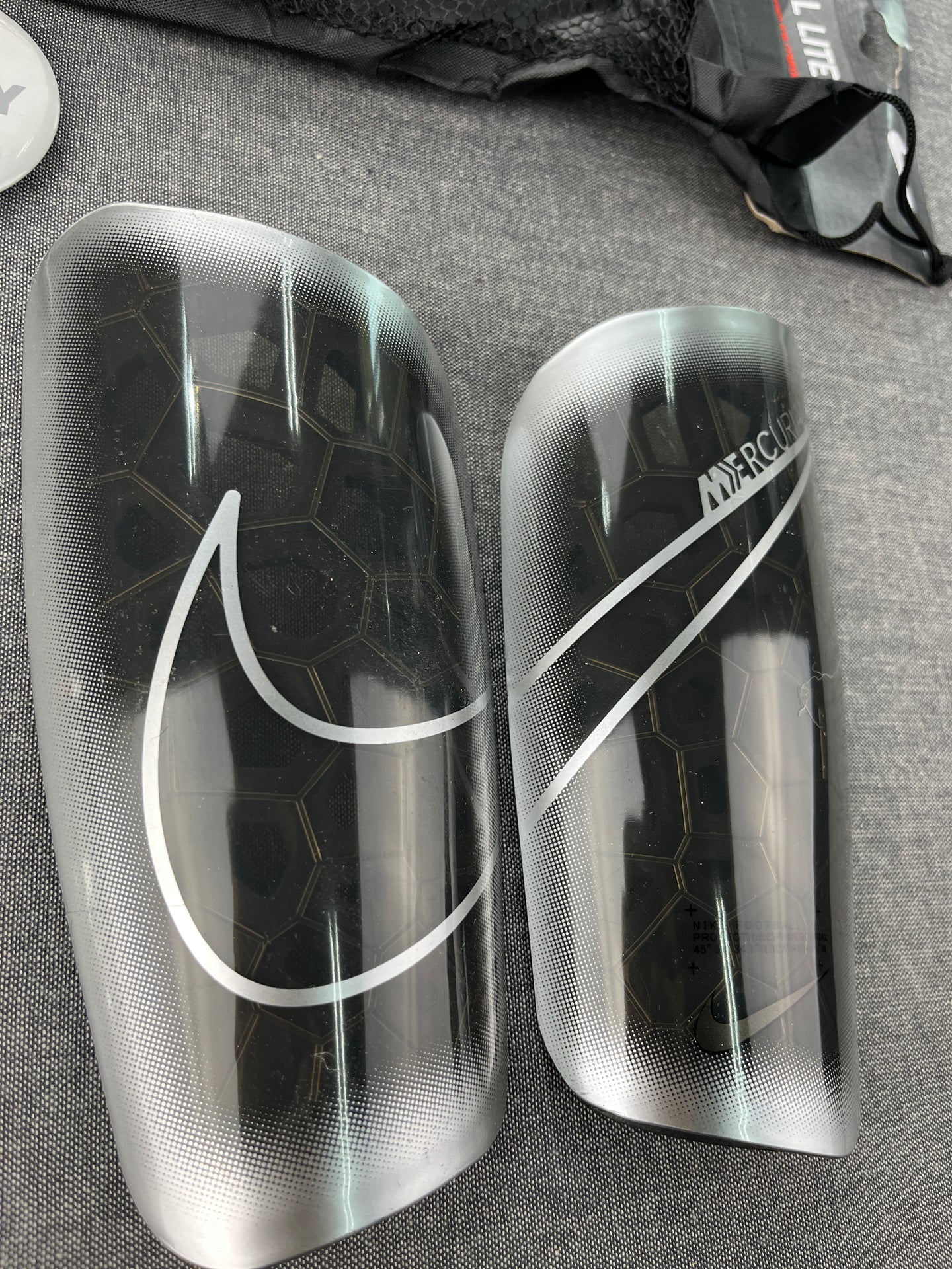 NIKE Mercurial Lite Shin Guard