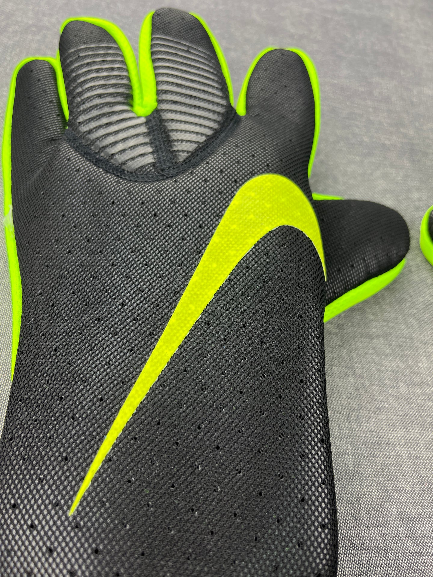 NIKE Black/Green Mercurial Touch Elite Goalkeeper Gloves