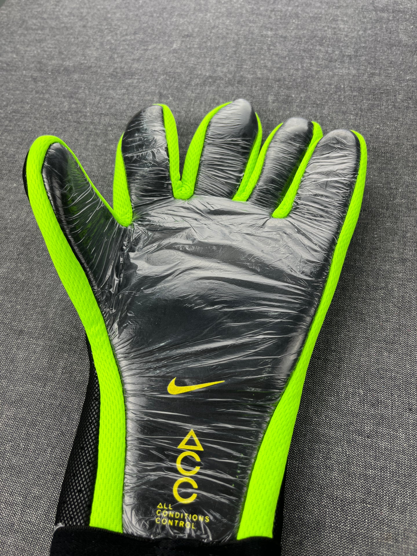 NIKE Black/Green Mercurial Touch Elite Goalkeeper Gloves