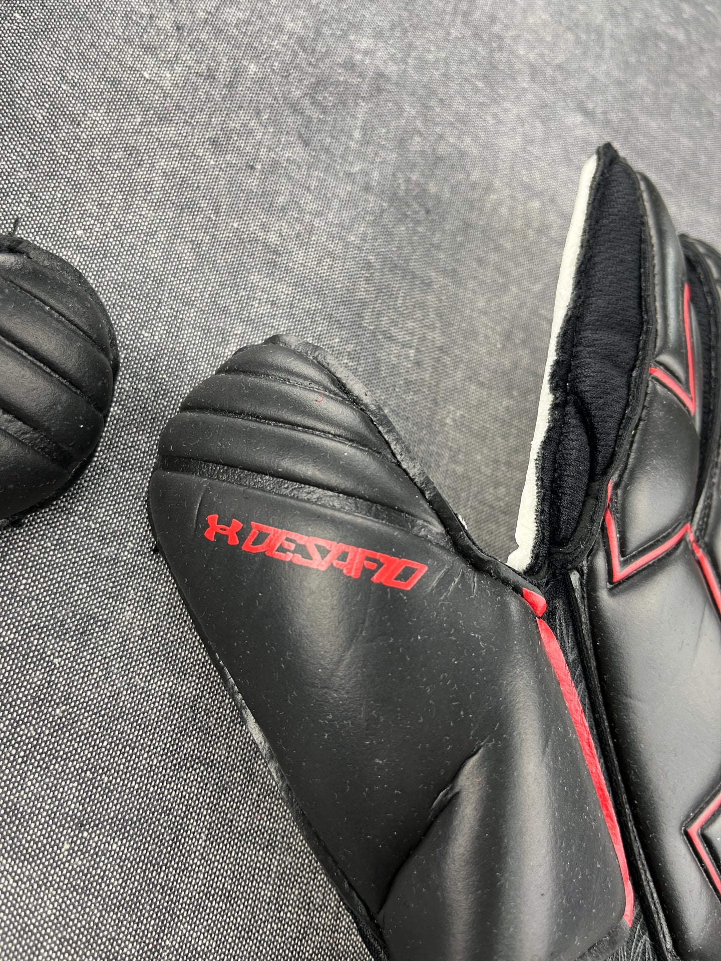 UNDER ARMOUR Desafio Pro Goalkeeper Gloves