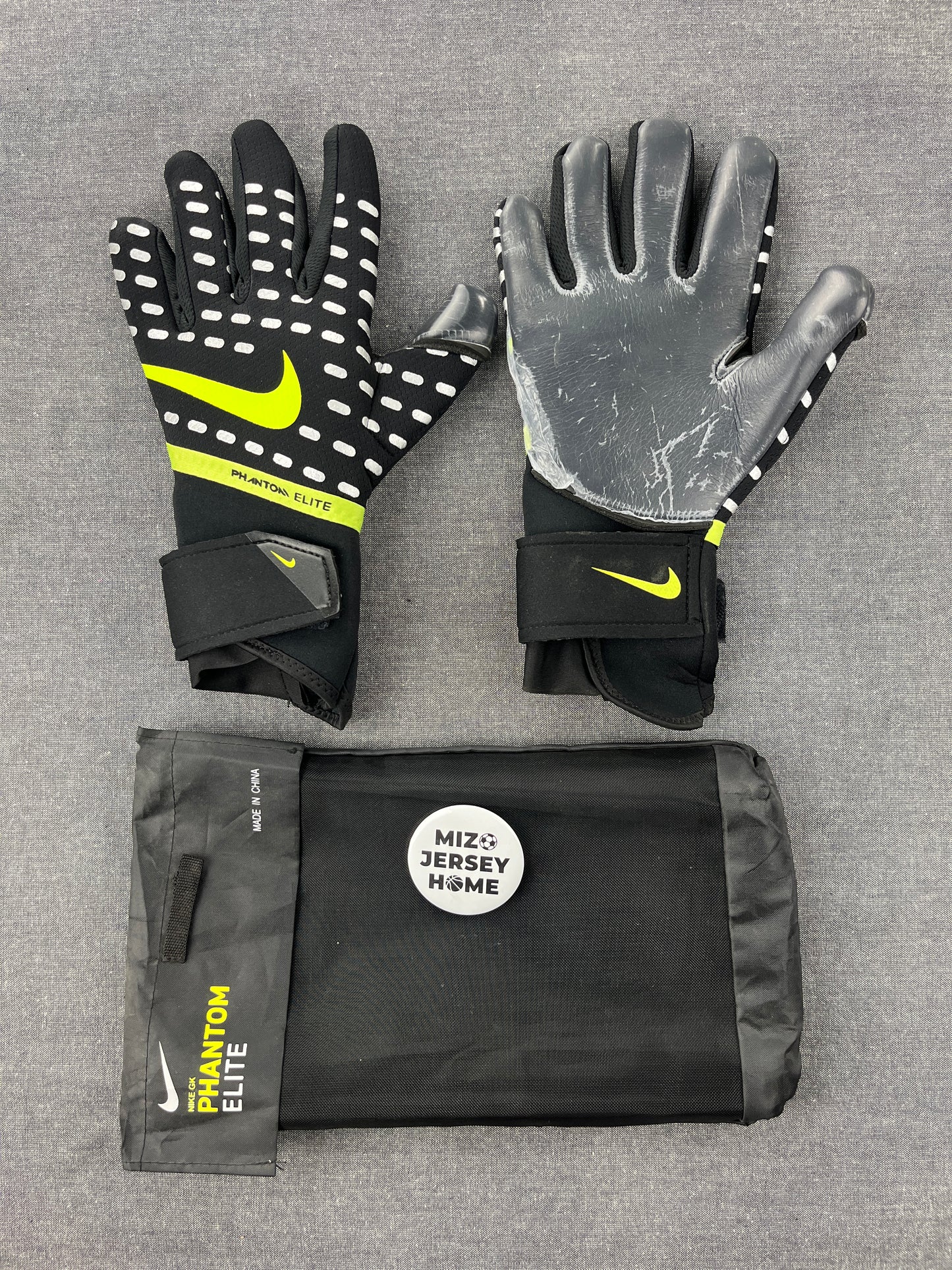 NIKE Phantom Shadows Goalkeeper Gloves