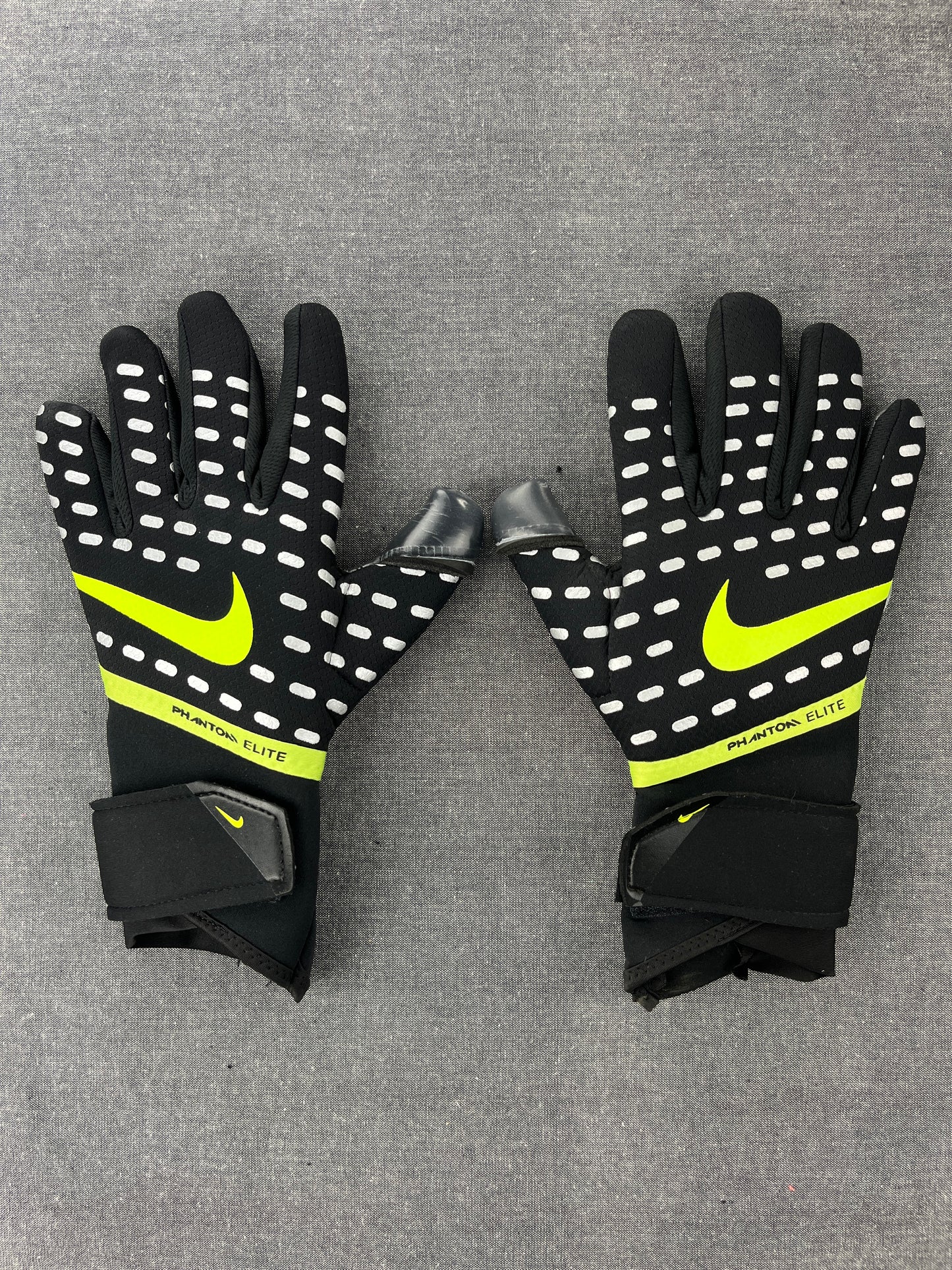 NIKE Phantom Shadows Goalkeeper Gloves