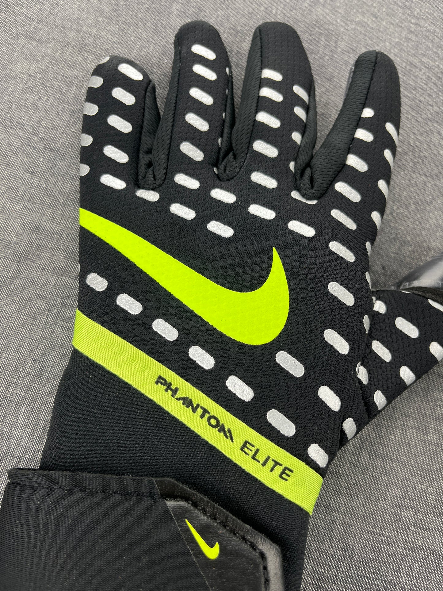 NIKE Phantom Shadows Goalkeeper Gloves