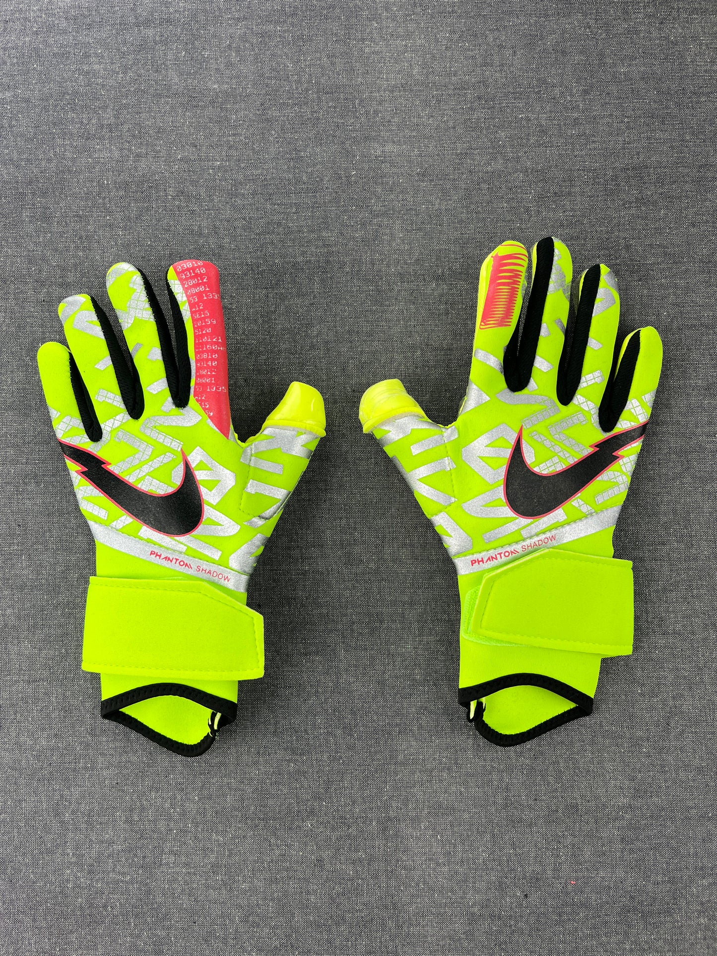 NIKE Phantom Elite Yellow Goalkeeper Gloves