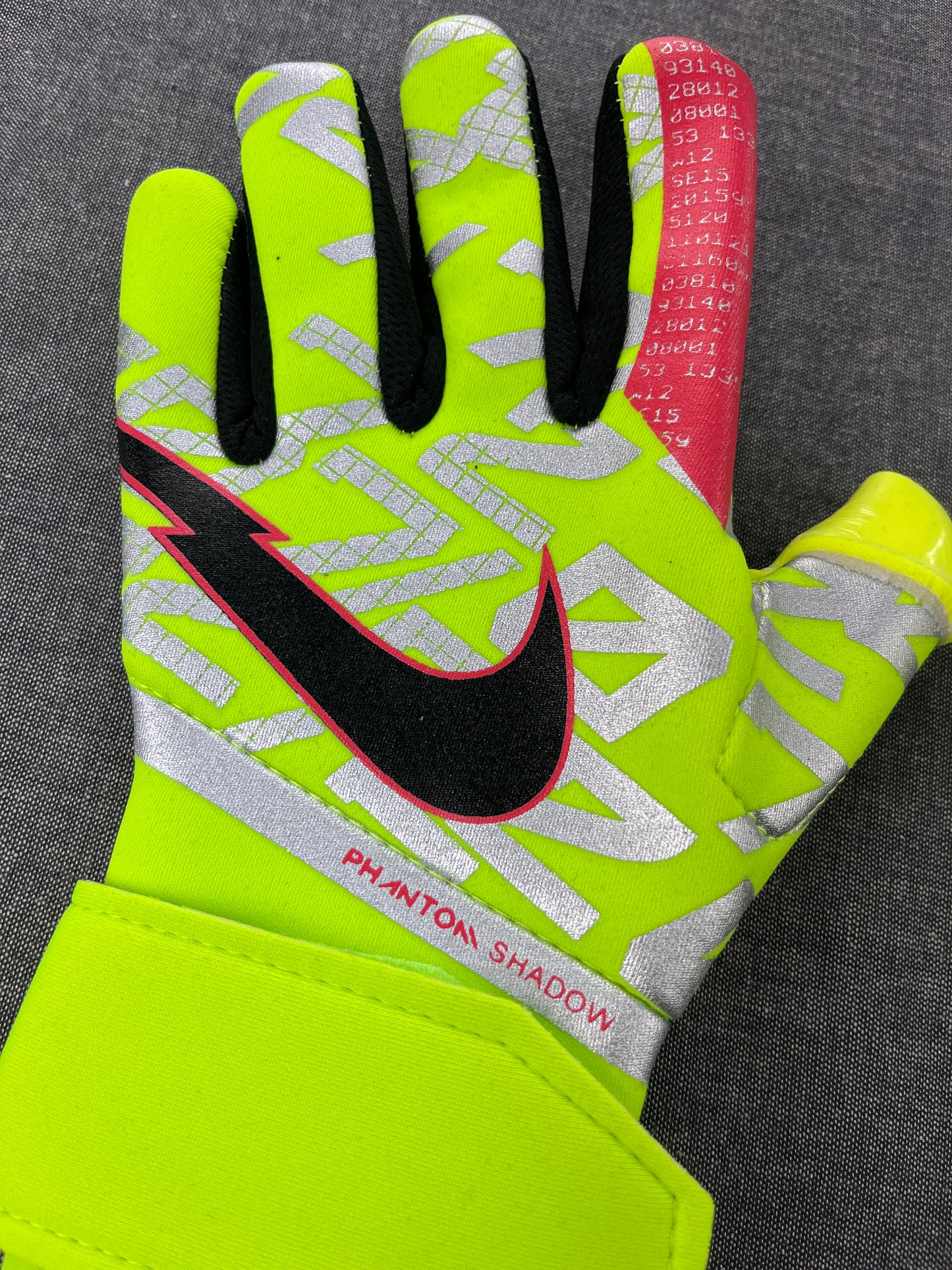 NIKE Phantom Elite Yellow Goalkeeper Gloves