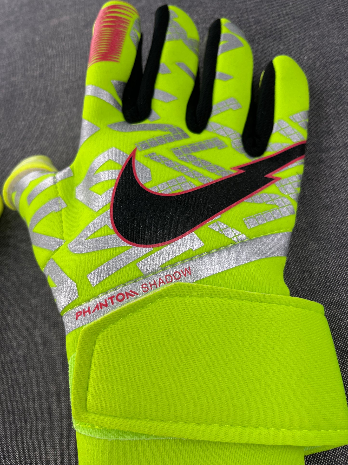 NIKE Phantom Elite Yellow Goalkeeper Gloves