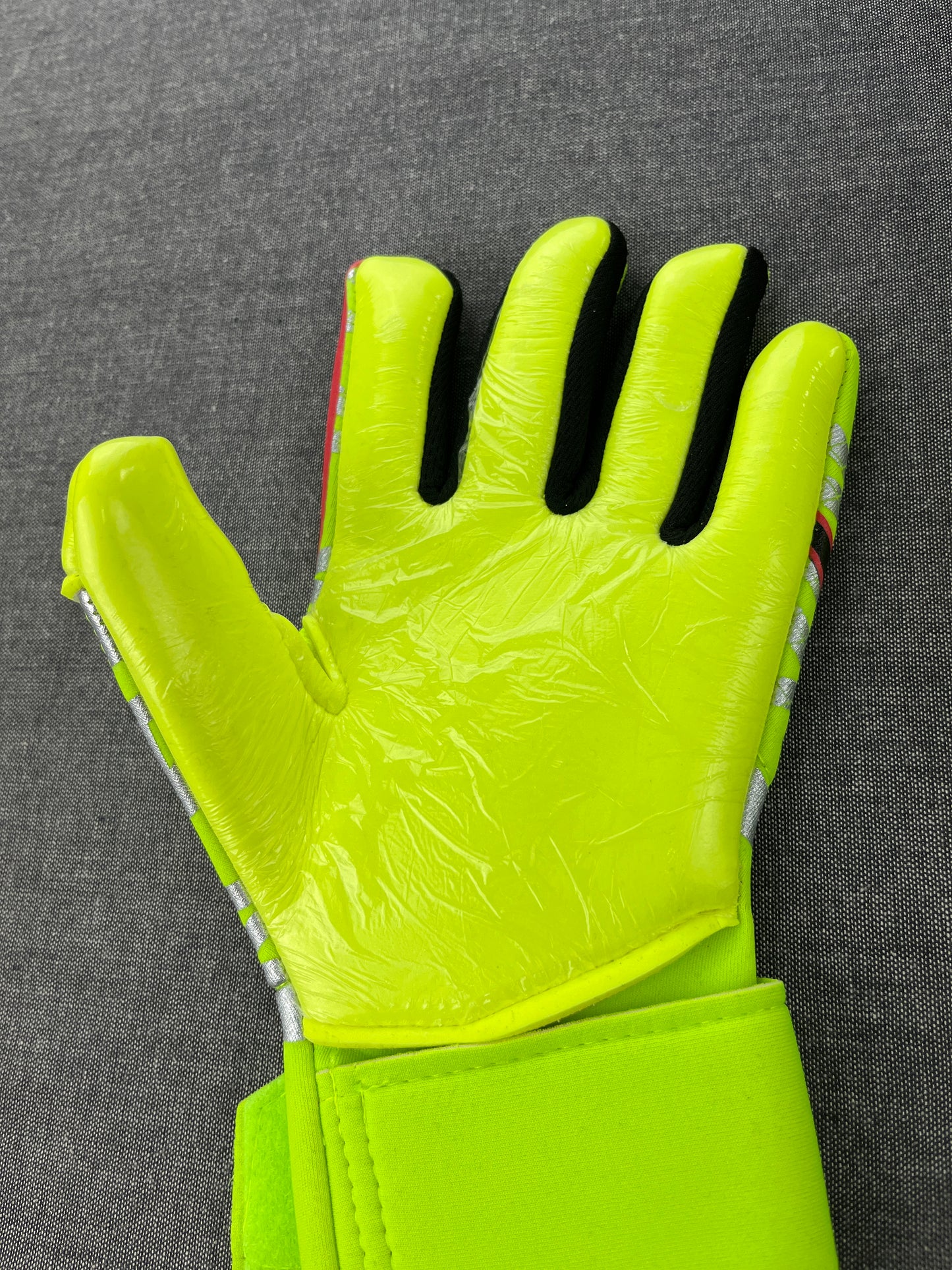 NIKE Phantom Elite Yellow Goalkeeper Gloves