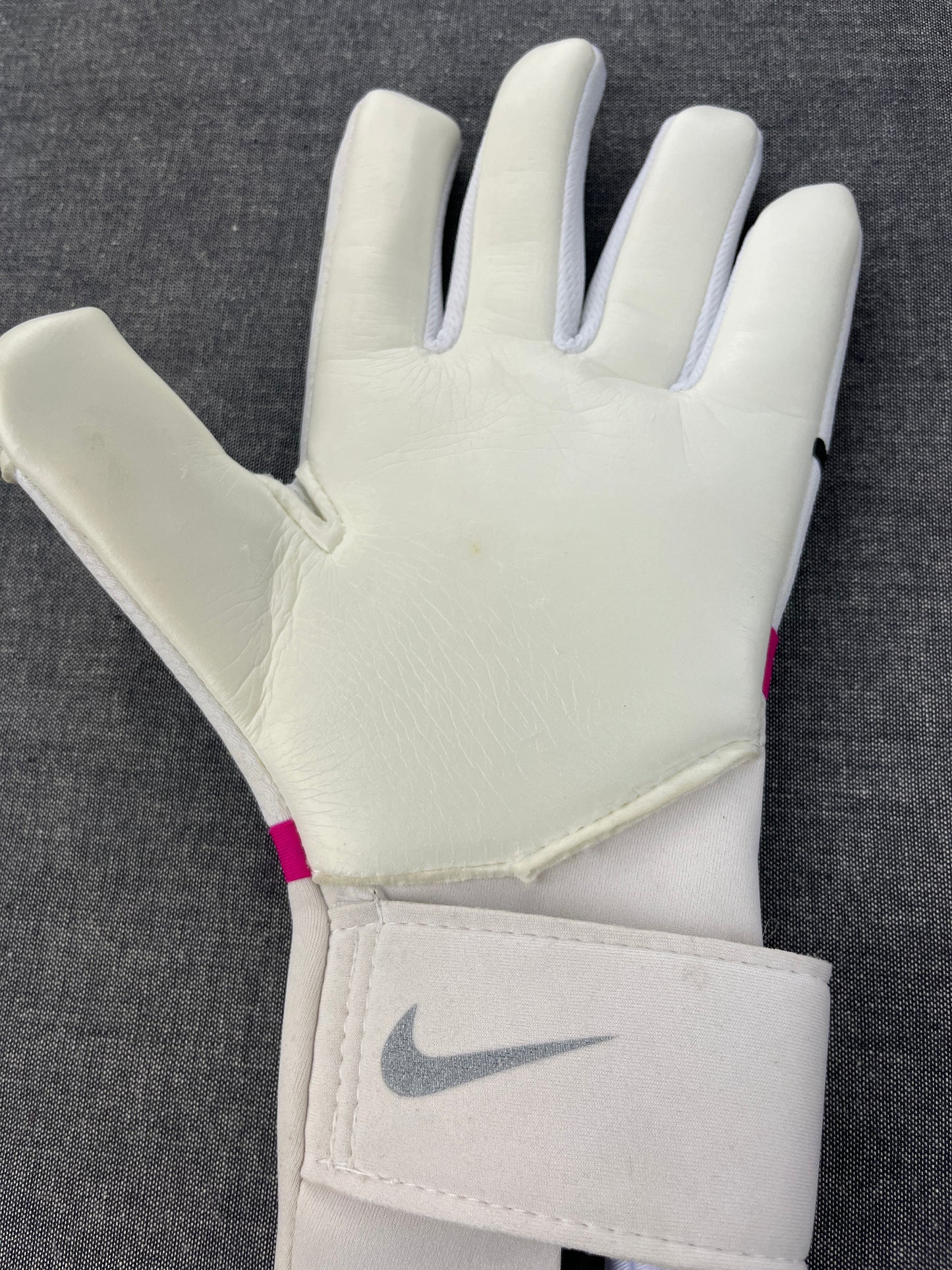 NIKE White Phantom Elite Goalkeeper Gloves