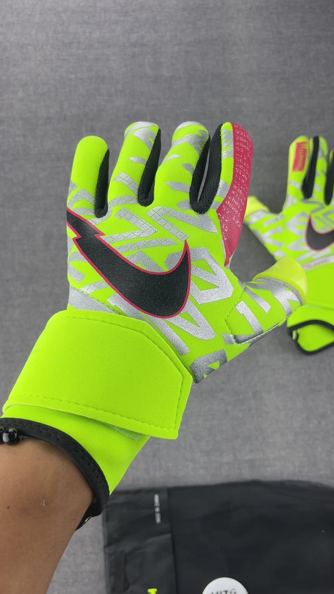 NIKE Phantom Elite Yellow Goalkeeper Gloves