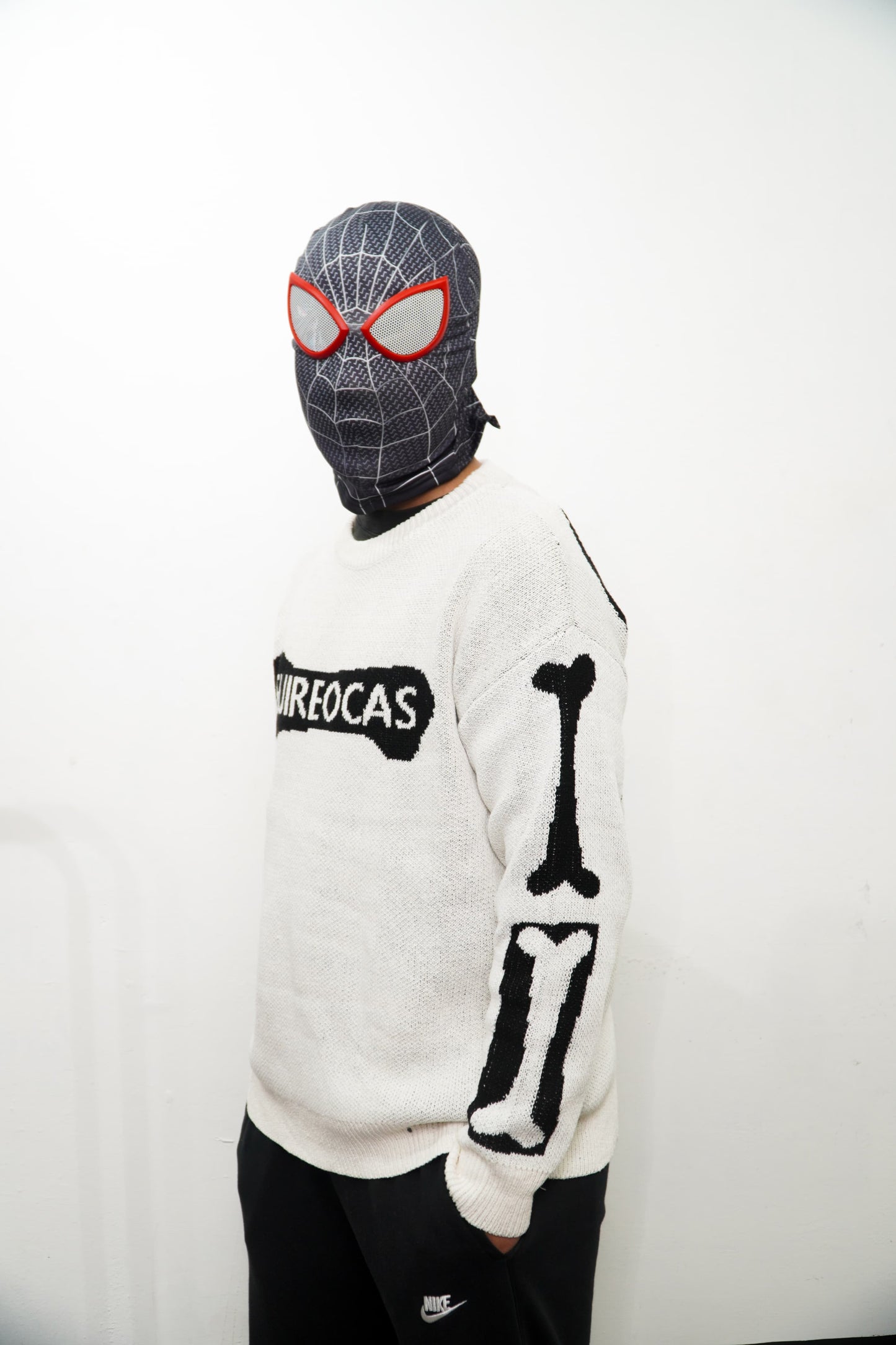 Skeleton 'EUIREOCAS' Knitted White Sweater